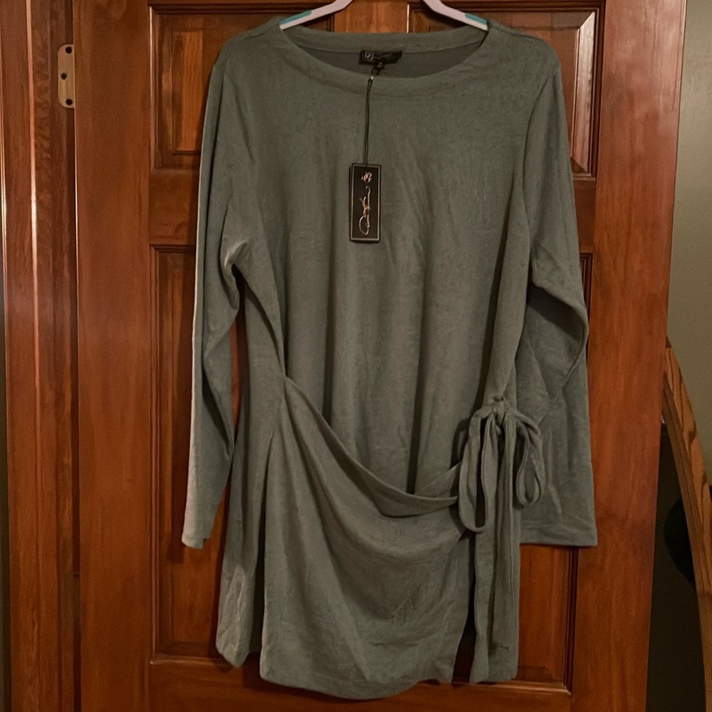 NWT DG2 by Diane Gilman wrap sweater